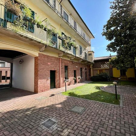 Guest House Sansiro Fiera Милано Екстериор снимка
