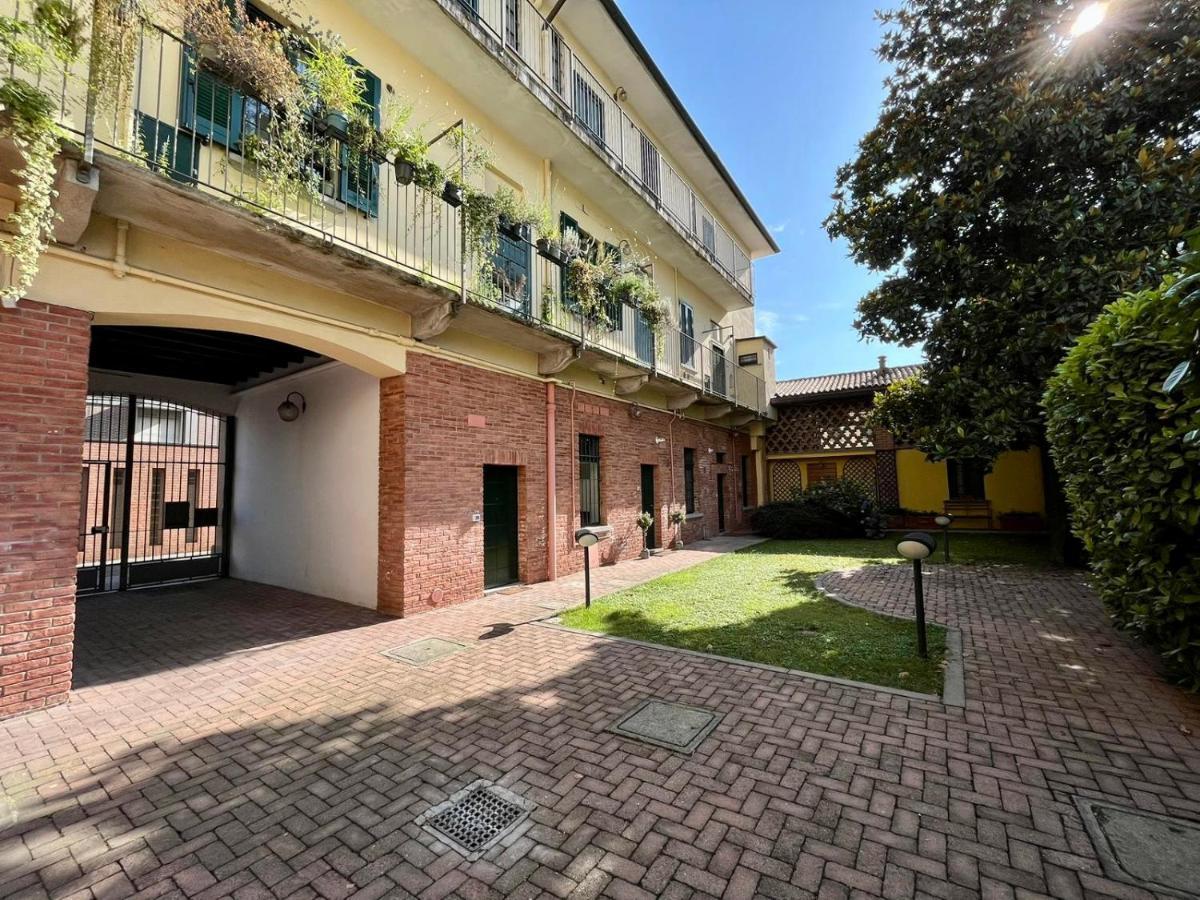 Guest House Sansiro Fiera Милано Екстериор снимка